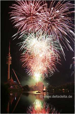 Feuerwerk am Olympiaturm